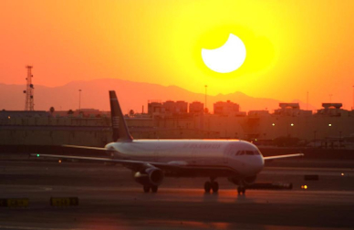 Millones de personas en Asia y Estados Unidos han podido observar  el eclipse anular de Sol que se ha producido en la madrugada de este lunes.