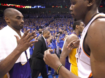 Oklahoma City Thunder venció en el quinto partido a los Angeles Lakers y lograron eliminarles de los playoffs por el título de la NBA. Oklahoma jugará ahora la final de la Conferencia Oeste ante los Spurs.