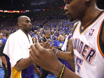 Oklahoma City Thunder venció en el quinto partido a los Angeles Lakers y lograron eliminarles de los playoffs por el título de la NBA. Oklahoma jugará ahora la final de la Conferencia Oeste ante los Spurs.