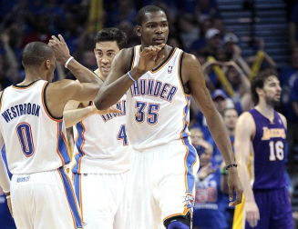 Oklahoma City Thunder venció en el quinto partido a los Angeles Lakers y lograron eliminarles de los playoffs por el título de la NBA. Oklahoma jugará ahora la final de la Conferencia Oeste ante los Spurs.