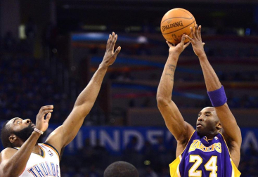 Oklahoma City Thunder venció en el quinto partido a los Angeles Lakers y lograron eliminarles de los playoffs por el título de la NBA. Oklahoma jugará ahora la final de la Conferencia Oeste ante los Spurs.