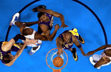 Oklahoma City Thunder venció en el quinto partido a los Angeles Lakers y lograron eliminarles de los playoffs por el título de la NBA. Oklahoma jugará ahora la final de la Conferencia Oeste ante los Spurs.