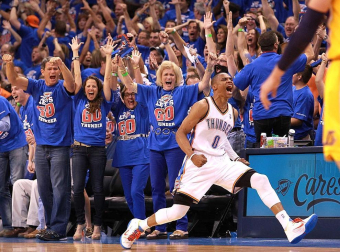 Oklahoma City Thunder venció en el quinto partido a los Angeles Lakers y lograron eliminarles de los playoffs por el título de la NBA. Oklahoma jugará ahora la final de la Conferencia Oeste ante los Spurs.
