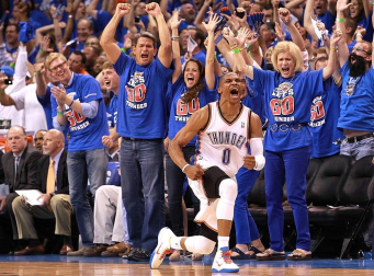 Oklahoma City Thunder venció en el quinto partido a los Angeles Lakers y lograron eliminarles de los playoffs por el título de la NBA. Oklahoma jugará ahora la final de la Conferencia Oeste ante los Spurs.