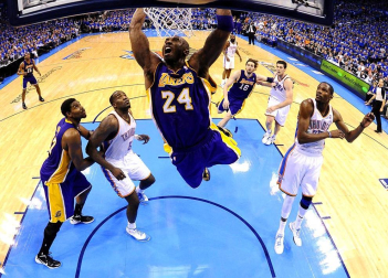 Oklahoma City Thunder venció en el quinto partido a los Angeles Lakers y lograron eliminarles de los playoffs por el título de la NBA. Oklahoma jugará ahora la final de la Conferencia Oeste ante los Spurs.