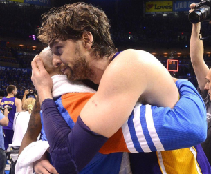 Oklahoma City Thunder venció en el quinto partido a los Angeles Lakers y lograron eliminarles de los playoffs por el título de la NBA. Oklahoma jugará ahora la final de la Conferencia Oeste ante los Spurs.