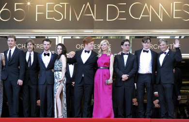 Varias estrellas, entre ellas figuras como Kristen Stewart, Kirsten Dunst, Viggo Mortensen, Amy Adams, Tom Sturridge, Elisabeth Moss o Alice Braga, desfilaron por la alfombra roja este miércoles en el aclamado festival de cine, que presentó este miércoles "On the Road", del realizador brasileño Walter Salles.