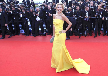 Varias estrellas, entre ellas figuras como Kristen Stewart, Kirsten Dunst, Viggo Mortensen, Amy Adams, Tom Sturridge, Elisabeth Moss o Alice Braga, desfilaron por la alfombra roja este miércoles en el aclamado festival de cine, que presentó este miércoles "On the Road", del realizador brasileño Walter Salles.