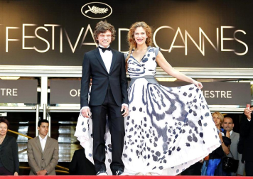 Varias estrellas, entre ellas figuras como Kristen Stewart, Kirsten Dunst, Viggo Mortensen, Amy Adams, Tom Sturridge, Elisabeth Moss o Alice Braga, desfilaron por la alfombra roja este miércoles en el aclamado festival de cine, que presentó este miércoles "On the Road", del realizador brasileño Walter Salles.