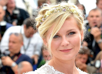 Varias estrellas, entre ellas figuras como Kristen Stewart, Kirsten Dunst, Viggo Mortensen, Amy Adams, Tom Sturridge, Elisabeth Moss o Alice Braga, desfilaron por la alfombra roja este miércoles en el aclamado festival de cine, que presentó este miércoles "On the Road", del realizador brasileño Walter Salles.