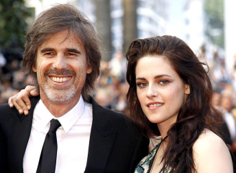 Varias estrellas, entre ellas figuras como Kristen Stewart, Kirsten Dunst, Viggo Mortensen, Amy Adams, Tom Sturridge, Elisabeth Moss o Alice Braga, desfilaron por la alfombra roja este miércoles en el aclamado festival de cine, que presentó este miércoles "On the Road", del realizador brasileño Walter Salles.