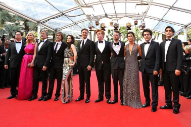 Varias estrellas, entre ellas figuras como Kristen Stewart, Kirsten Dunst, Viggo Mortensen, Amy Adams, Tom Sturridge, Elisabeth Moss o Alice Braga, desfilaron por la alfombra roja este miércoles en el aclamado festival de cine, que presentó este miércoles "On the Road", del realizador brasileño Walter Salles.