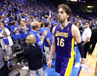 Oklahoma City Thunder venció en el quinto partido a los Angeles Lakers y lograron eliminarles de los playoffs por el título de la NBA. Oklahoma jugará ahora la final de la Conferencia Oeste ante los Spurs.