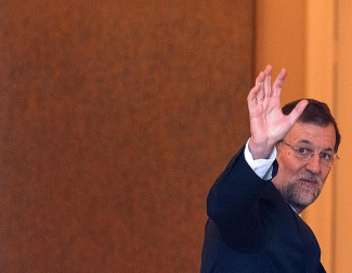 Imágenes de la llegada de Mariano Rajoy a la Moncloa, por primera vez como presidente de España, y de la juramentación celebrada en el Palacio de La Zarzuela ante su homólogo saliente, José Luis Rodríguez Zapatero y los Reyes.