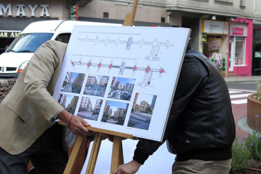Los miembros de la Comisión de Urbanismo del Ayuntamiento de Pamplona han visitado la calle Tafalla en donde el pasado mes de mayo finalizaron las obras de reurbanización que han dotado al II Ensanche de la ciudad de un nuevo aspecto. DN.ES