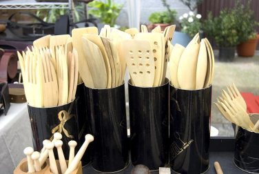 La feria del Espárrago acogió el XXII Capítulo de su cofradía con 23 invitados y una apuesta clara por el producto en una fiesta multitudinaria