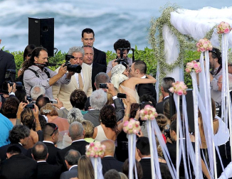 El centrocampista del FC Barcelona Andrés Iniesta ha contraído matrimonio este domingo con Anna Ortiz en el castillo de Tamarit en Tarragona.