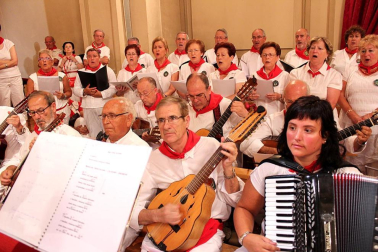 A las once de la mañana de este viernes 13, se ha celebrado una misa en la Capilla San Fermín en honor a los Mayores