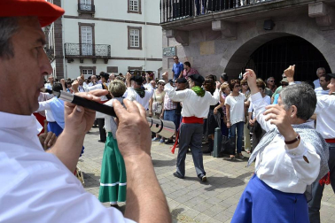 Este domingo se ha celebrado en Elizondo la 49º edición del Baztandarren Biltzarra, con la participación de los 15 municipios de Baztán