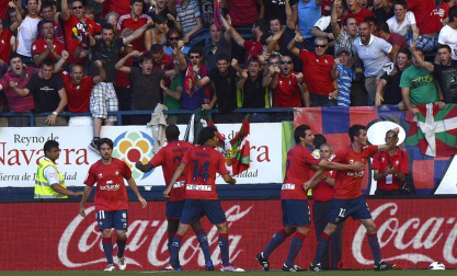 Osasuna recibió este domingo al Barcelona con un juego intenso que le valió adelantarse en el marcador (1-0), pero que se hundió poco a poco tras dos actuaciones de Leo Messi y la expulsión del capitán rojillo, Patxi Puñal.