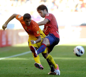 Osasuna recibió este domingo al Barcelona con un juego intenso que le valió adelantarse en el marcador (1-0), pero que se hundió poco a poco tras dos actuaciones de Leo Messi y la expulsión del capitán rojillo, Patxi Puñal.