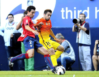 Osasuna recibió este domingo al Barcelona con un juego intenso que le valió adelantarse en el marcador (1-0), pero que se hundió poco a poco tras dos actuaciones de Leo Messi y la expulsión del capitán rojillo, Patxi Puñal.