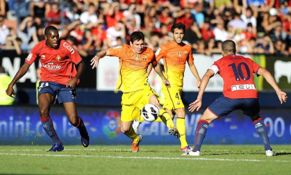 Osasuna recibió este domingo al Barcelona con un juego intenso que le valió adelantarse en el marcador (1-0), pero que se hundió poco a poco tras dos actuaciones de Leo Messi y la expulsión del capitán rojillo, Patxi Puñal.
