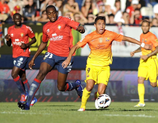 Osasuna recibió este domingo al Barcelona con un juego intenso que le valió adelantarse en el marcador (1-0), pero que se hundió poco a poco tras dos actuaciones de Leo Messi y la expulsión del capitán rojillo, Patxi Puñal.