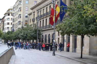 Miles de personas han secundado la huelga convocada por los sindicatos ELA y LAB