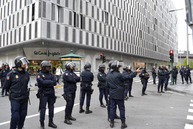 Miles de personas han secundado la huelga convocada por los sindicatos ELA y LAB