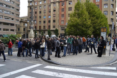 Miles de personas han secundado la huelga convocada por los sindicatos ELA y LAB