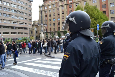 Miles de personas han secundado la huelga convocada por los sindicatos ELA y LAB