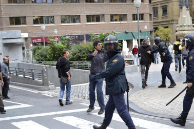 Miles de personas han secundado la huelga convocada por los sindicatos ELA y LAB