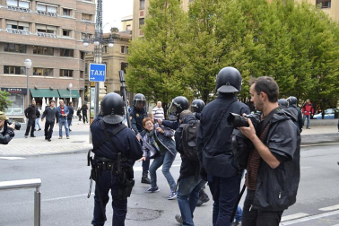 Miles de personas han secundado la huelga convocada por los sindicatos ELA y LAB
