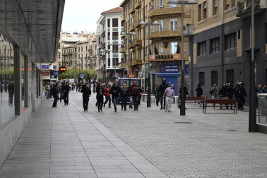 Miles de personas han secundado la huelga convocada por los sindicatos ELA y LAB