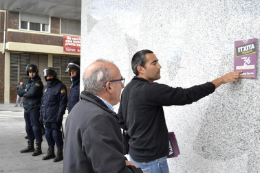 Miles de personas han secundado la huelga convocada por los sindicatos ELA y LAB