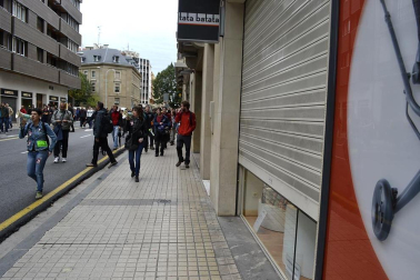 Miles de personas han secundado la huelga convocada por los sindicatos ELA y LAB
