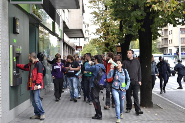 Miles de personas han secundado la huelga convocada por los sindicatos ELA y LAB