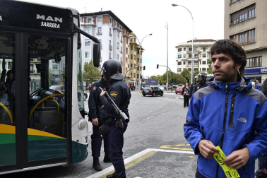 Miles de personas han secundado la huelga convocada por los sindicatos ELA y LAB