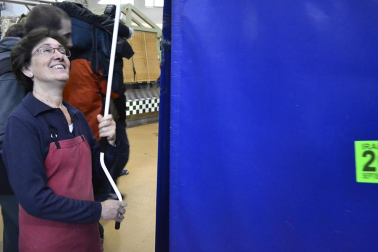 Miles de personas han secundado la huelga convocada por los sindicatos ELA y LAB