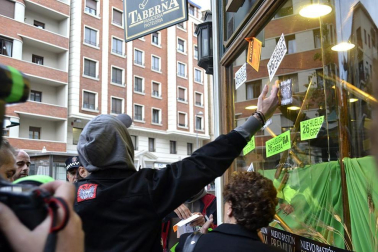 Miles de personas han secundado la huelga convocada por los sindicatos ELA y LAB