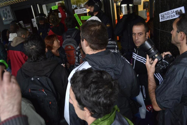 Miles de personas han secundado la huelga convocada por los sindicatos ELA y LAB