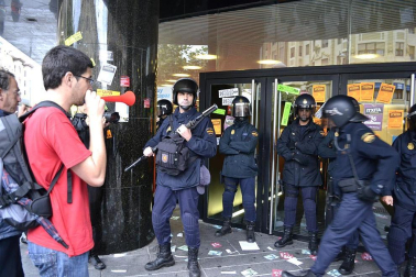 Miles de personas han secundado la huelga convocada por los sindicatos ELA y LAB