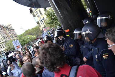 Miles de personas han secundado la huelga convocada por los sindicatos ELA y LAB