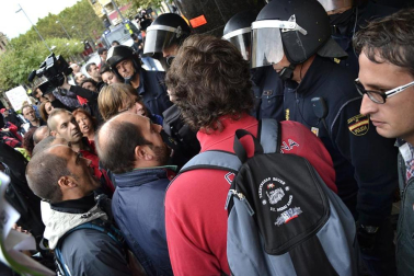 Miles de personas han secundado la huelga convocada por los sindicatos ELA y LAB
