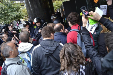Miles de personas han secundado la huelga convocada por los sindicatos ELA y LAB