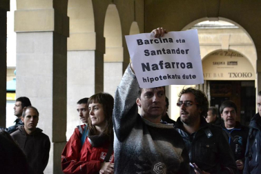 Miles de personas han secundado la huelga convocada por los sindicatos ELA y LAB
