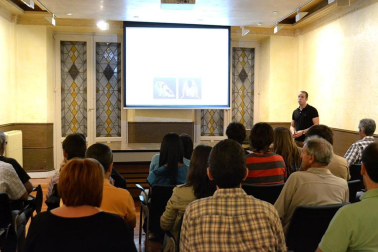 Diario de Navarra organizó una charla con Raúl Urdániz, dietista de Vitasport, quién ofreció claves para afrontar la 'Roncesvalles-Zubiri' de la mejor manera posible.