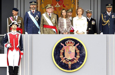 Desfile militar en Madrid con motivo de la Hispanidad