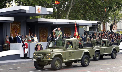 Desfile militar en Madrid con motivo de la Hispanidad